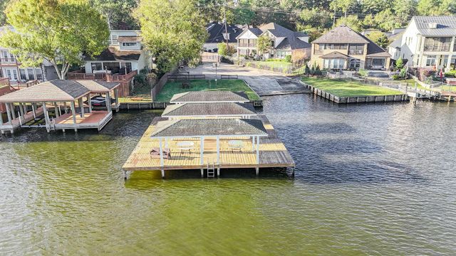 121 Clear Water Street W, Montgomery, TX 77356