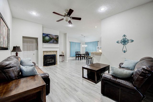 121 Clear Water Street W, Montgomery, TX 77356