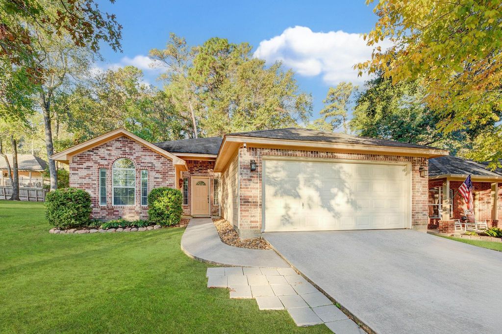 121 Clear Water Street W, Montgomery, TX 77356