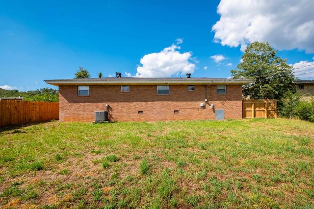 2215 Coors Drive, North Little Rock, AR 72218
