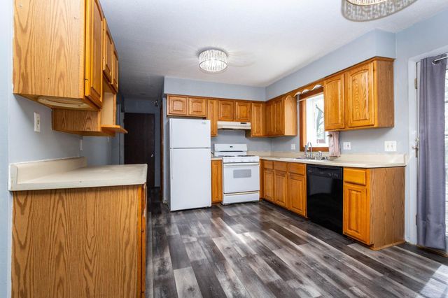 13281 Lake Pointe Boulevard, Van Buren Twp, MI 48111