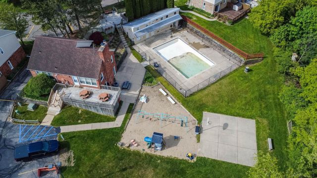 13281 Lake Pointe Boulevard, Van Buren Twp, MI 48111