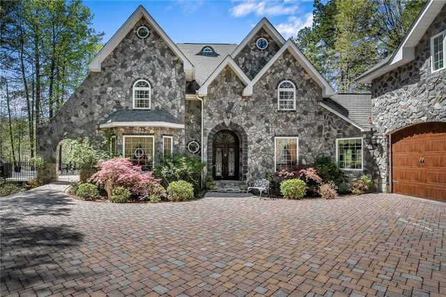 246 E Waters Edge Lane, West Union, SC 29696