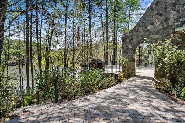 246 E Waters Edge Lane, West Union, SC 29696