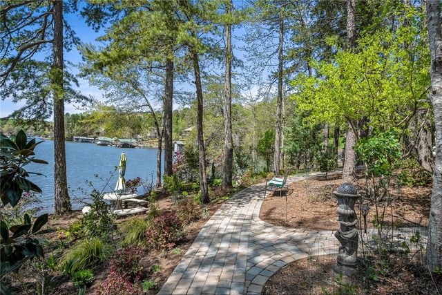 246 E Waters Edge Lane, West Union, SC 29696