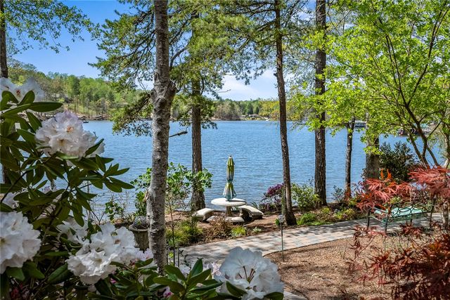 246 E Waters Edge Lane, West Union, SC 29696