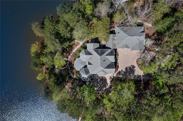 246 E Waters Edge Lane, West Union, SC 29696