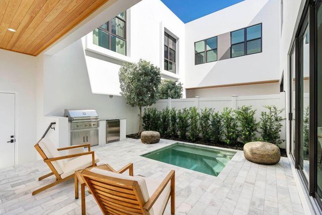 1933 Dock Street, West Palm Beach, FL 33405