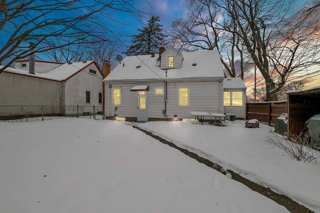 1926 Flandrau Street N, Maplewood, MN 55109