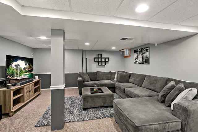 1926 Flandrau Street N, Maplewood, MN 55109