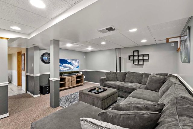 1926 Flandrau Street N, Maplewood, MN 55109