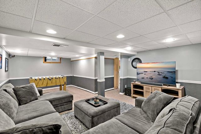 1926 Flandrau Street N, Maplewood, MN 55109