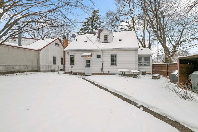 1926 Flandrau Street N, Maplewood, MN 55109