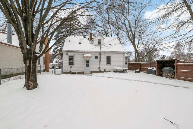 1926 Flandrau Street N, Maplewood, MN 55109