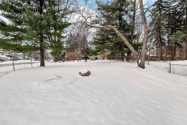 1926 Flandrau Street N, Maplewood, MN 55109