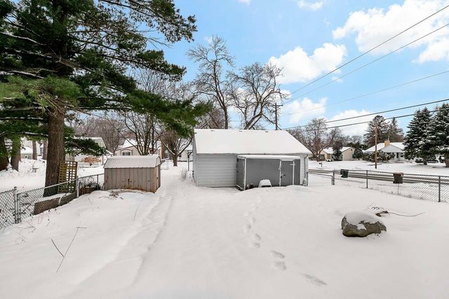 1926 Flandrau Street N, Maplewood, MN 55109