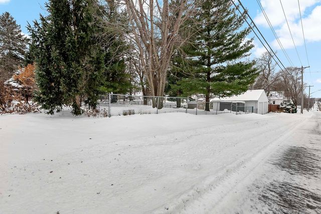 1926 Flandrau Street N, Maplewood, MN 55109