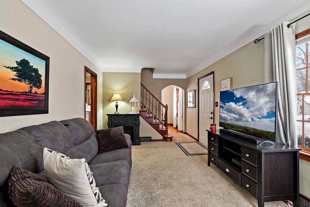 1926 Flandrau Street N, Maplewood, MN 55109