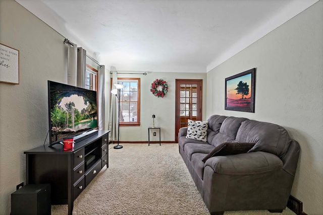 1926 Flandrau Street N, Maplewood, MN 55109