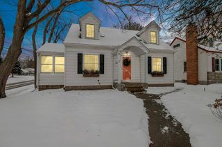 1926 Flandrau Street N, Maplewood, MN 55109