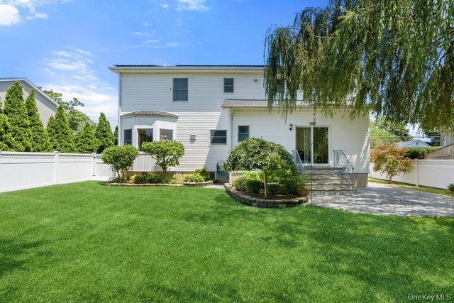 2066 Washington Avenue, Seaford, NY 11783