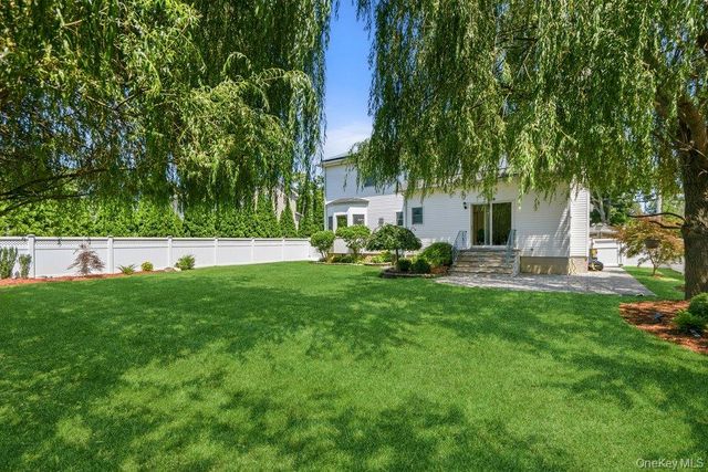 2066 Washington Avenue, Seaford, NY 11783
