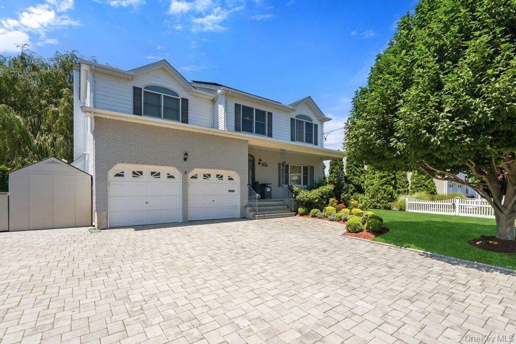 2066 Washington Avenue, Seaford, NY 11783 — photo 2
