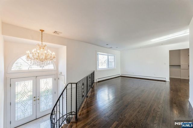 562 Franklin Avenue, Franklin Lakes, NJ 07417