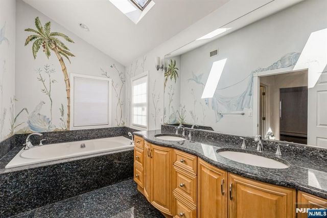 562 Franklin Avenue, Franklin Lakes, NJ 07417