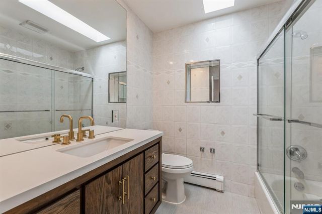 562 Franklin Avenue, Franklin Lakes, NJ 07417