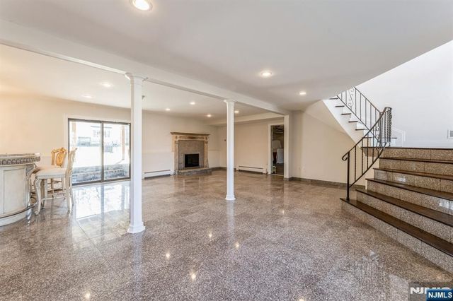 562 Franklin Avenue, Franklin Lakes, NJ 07417