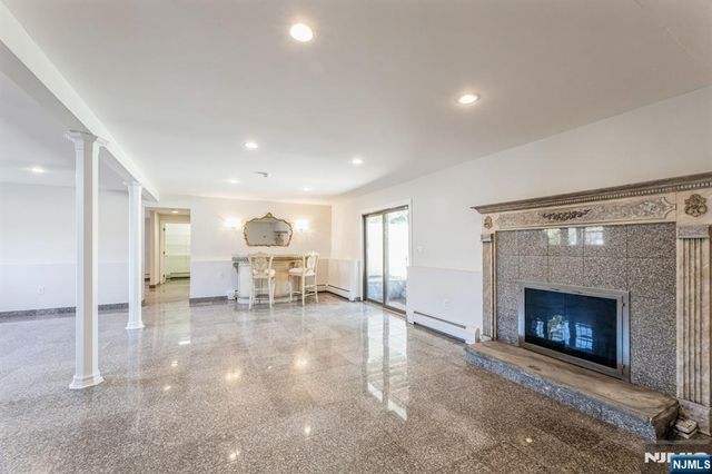 562 Franklin Avenue, Franklin Lakes, NJ 07417