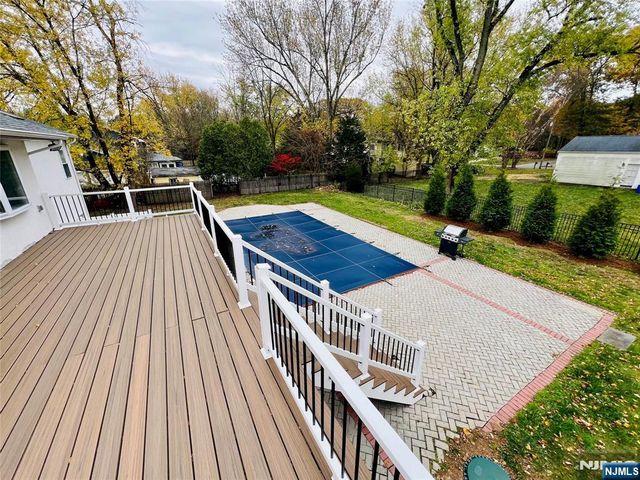 562 Franklin Avenue, Franklin Lakes, NJ 07417