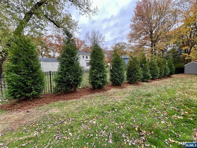 562 Franklin Avenue, Franklin Lakes, NJ 07417