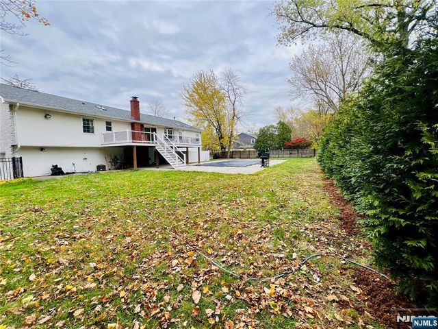 562 Franklin Avenue, Franklin Lakes, NJ 07417