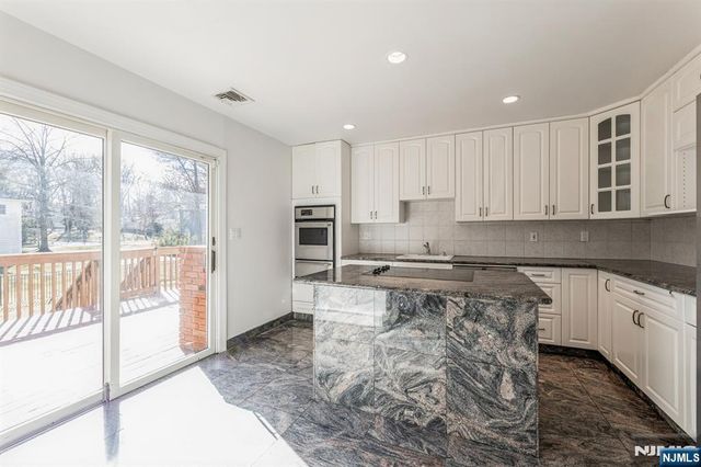 562 Franklin Avenue, Franklin Lakes, NJ 07417