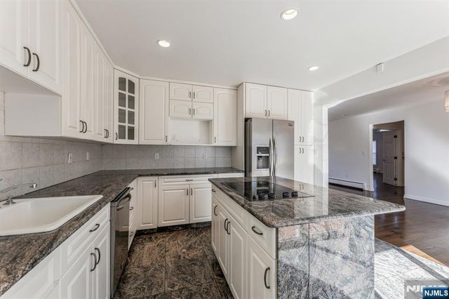 562 Franklin Avenue, Franklin Lakes, NJ 07417