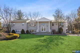 562 Franklin Avenue, Franklin Lakes, NJ 07417