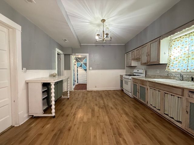 19 W 36th Place, Steger, IL 60475