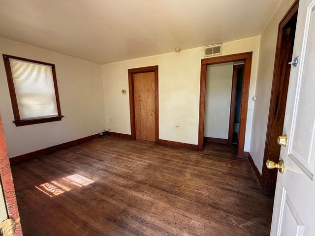 19 W 36th Place, Steger, IL 60475