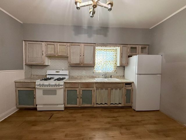 19 W 36th Place, Steger, IL 60475
