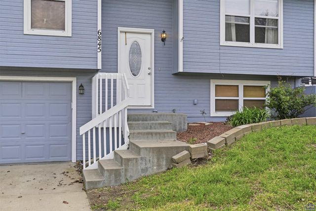 6845 SW 18th ST, Topeka, KS 66615