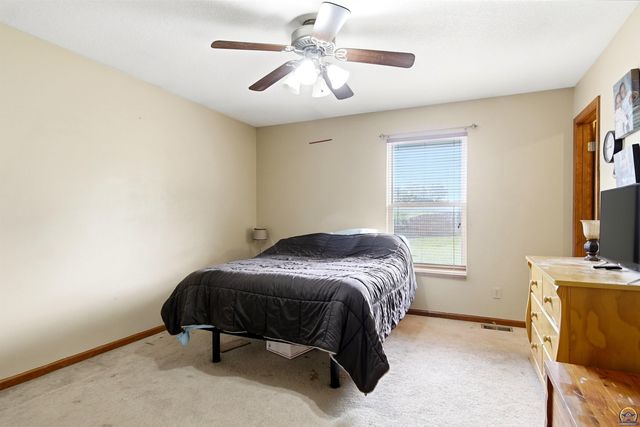 6845 SW 18th ST, Topeka, KS 66615