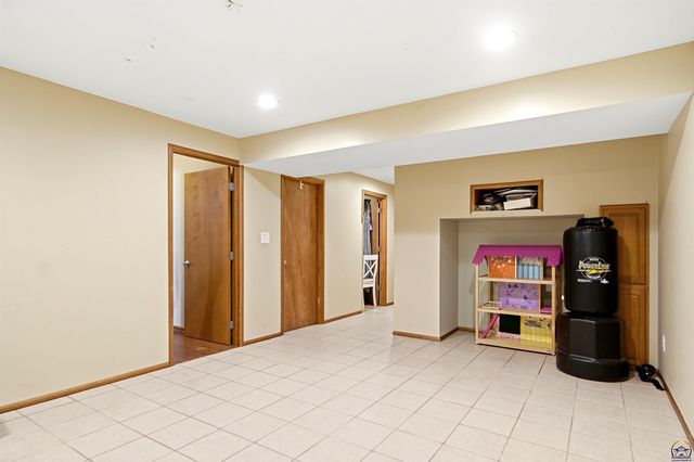 6845 SW 18th ST, Topeka, KS 66615