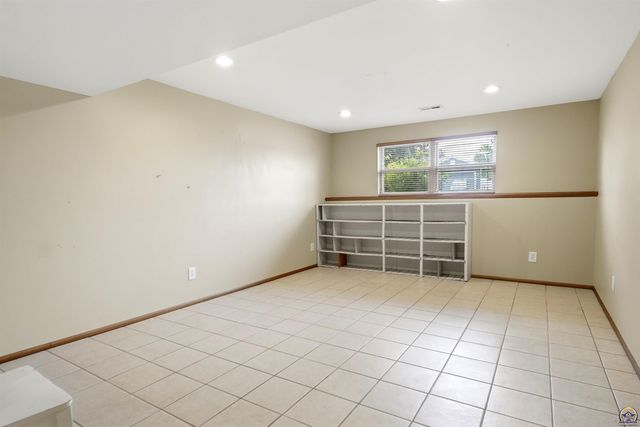 6845 SW 18th ST, Topeka, KS 66615