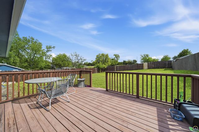 6845 SW 18th ST, Topeka, KS 66615