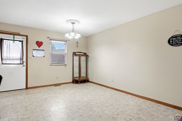 6845 SW 18th ST, Topeka, KS 66615