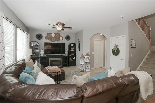 3112 Thunderbird Court W, Aurora, IL 60503
