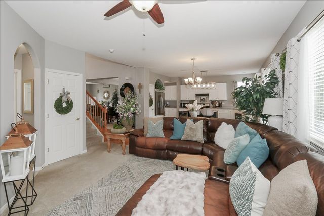3112 Thunderbird Court W, Aurora, IL 60503