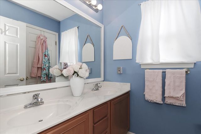 3112 Thunderbird Court W, Aurora, IL 60503